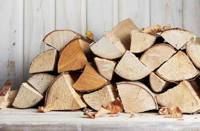 Bûches de bois de chauffage, différentes essences